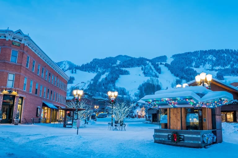 Top Aspen-Inspired Gifts for the Holidays :Vail Transportation Aspen Gifts for the Holidays